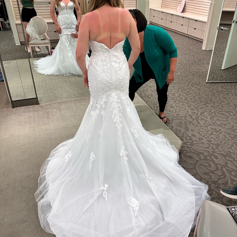 Beautiful wedding dress!